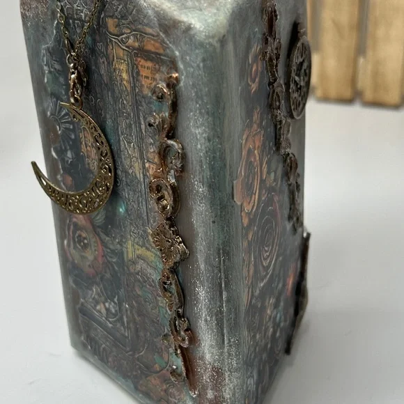 Hand Crafted One of a Kind Gothic Decorative Bottle with Roses and Skull - Picture 13 of 15